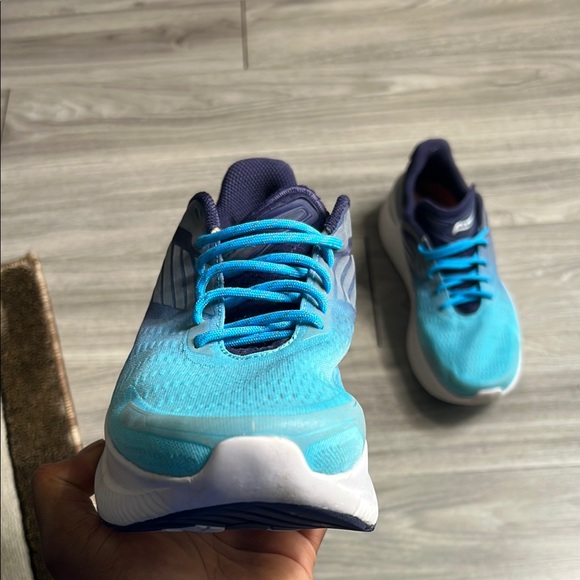 Saucony Endorphin Shift 3 Athletic Running Shoes (11) - Picture 4 of 10